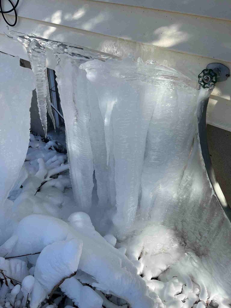 signs of frozen pipes